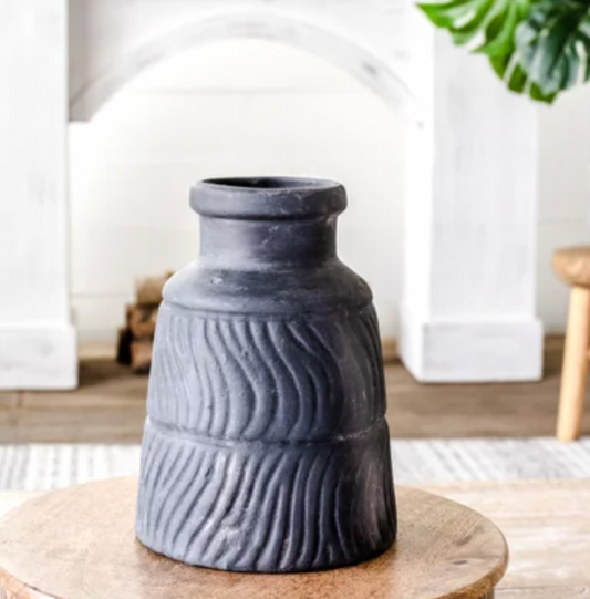 BLACK MATTE VASE
